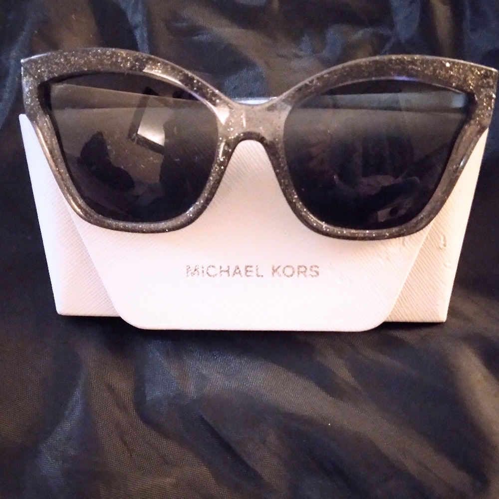 MK women's  Sades - Picture 2 of 2